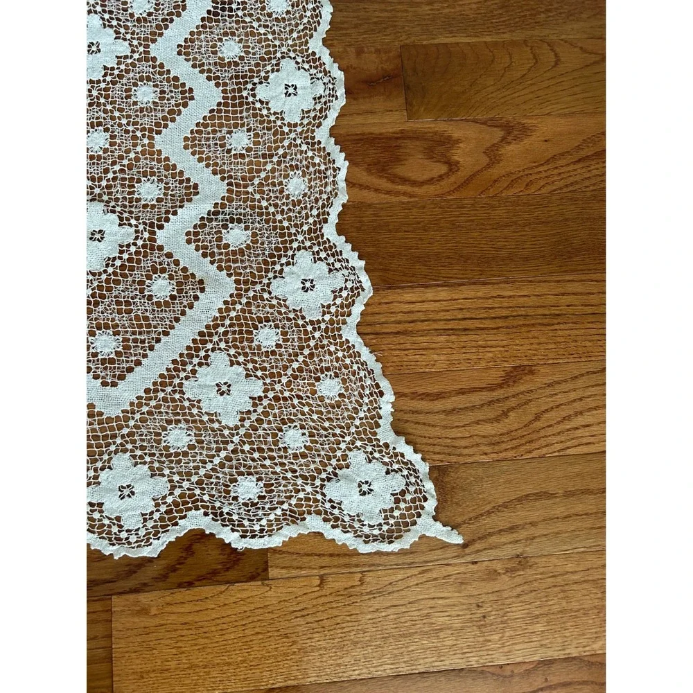 Vintage White Lace Tablecloth Square Floral Scalloped Edge Tea Table Topper